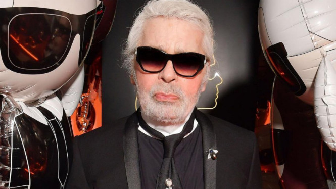 Mendiang Karl Lagerfeld.