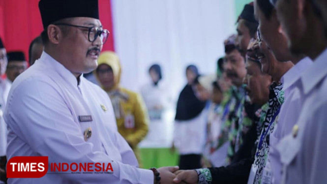 Wakil Bupati Bondowoso Irwan Bachtiar saat mengahadiri acara Safari Pendidikan dan Kebudayaan di SMPN 5 (FOTO: Moh Bahri/TIMES Indonesia)
