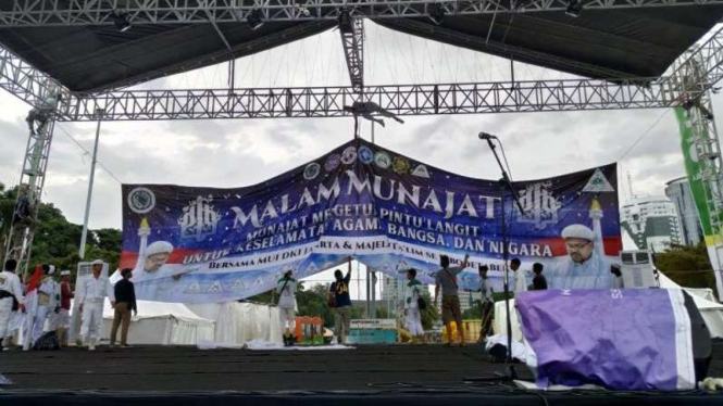 Panggung acara munajat 212 di Monas, Kamis, 21 Februari 2019.