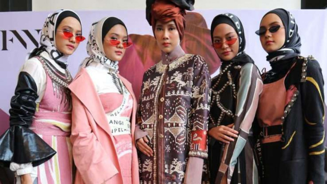 Koleksi Itang Yunaz dan Dian Pelangi untuk New York Fashion Week 2019.