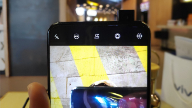 Vivo V15.