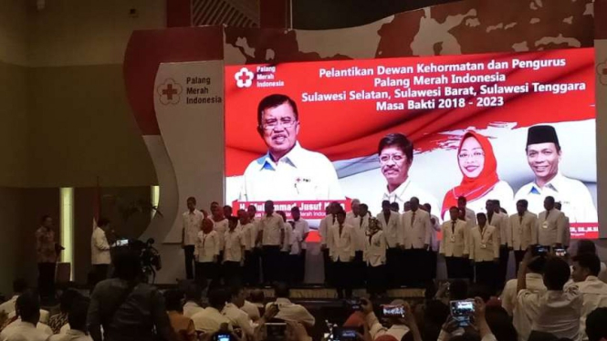 Wakil Presiden Jusuf Kalla lantik pengurus PMI di Sulawesi.