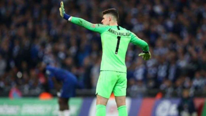 Kiper Chelsea, Kepa Arrizabalaga, ketika menolak diganti.