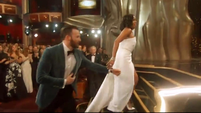 Chris Evans dan Regina King