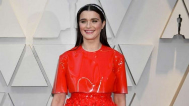Penampilan aktris Rachel Weisz di Oscar 2019.