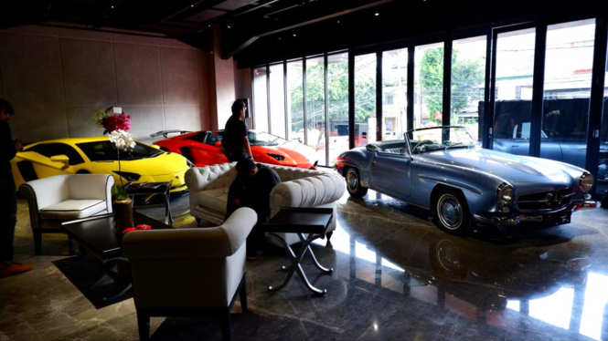 Mobil mewah bekas di TDA Luxury Toys