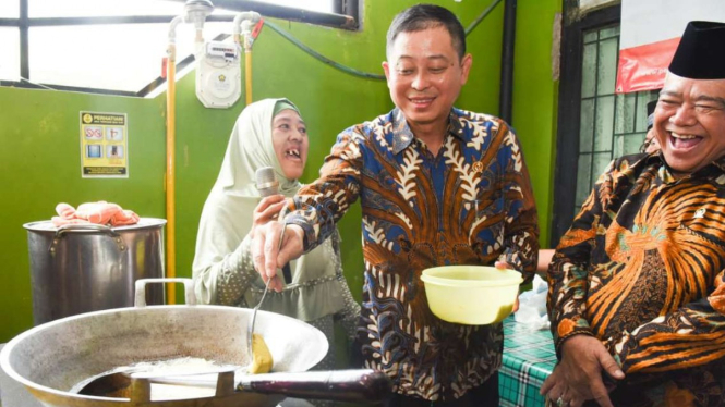 Menteri ESDM Ignasius Jonan saat meresmikan Jaringan Gas untuk masyarakat.