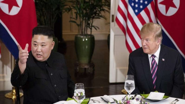 Presiden Korea Utara Kim Jong Un bersama Presiden AS Donald Trump 