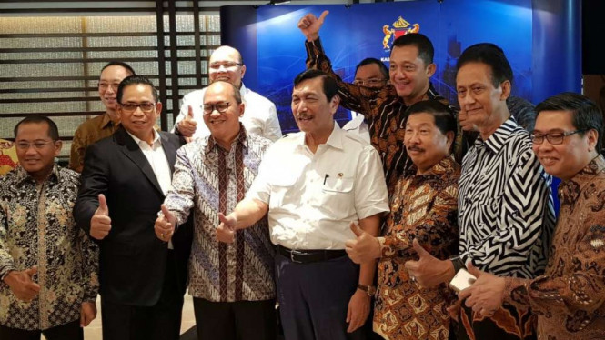 Menko Kemaritiman Luhut Binsar Pandjaitan dengan pengurus Kadin.