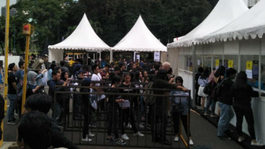 Antrian konser Kodaline di Jakarta.