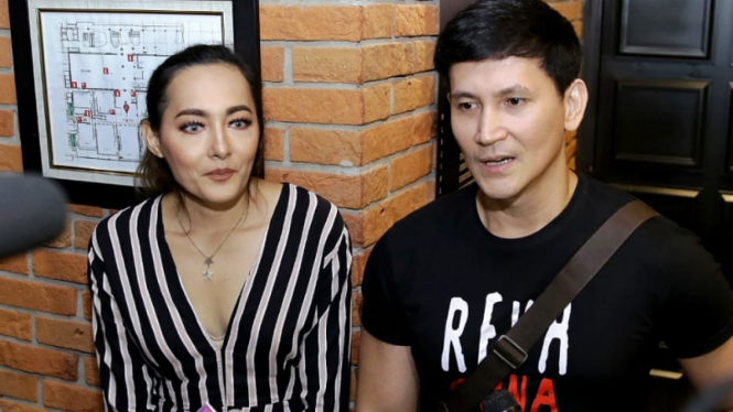 Marcellino Lefrandt dan Dewi Rezer.