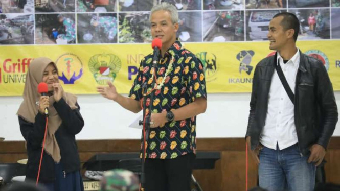 Gubernur Jateng Ganjar Pranowo saat meresmikan bantuan jambanisasi di Wonosobo.