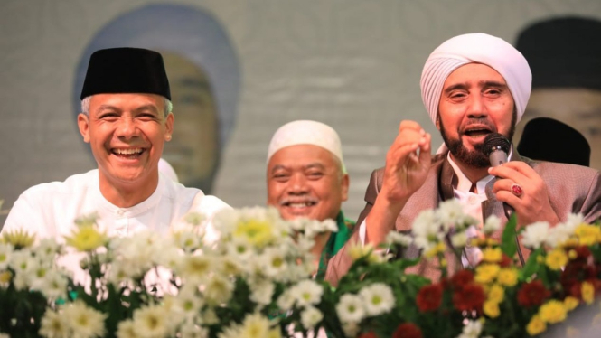 Ganjar Pranowo dalam acara Jateng Bersholawat di alun-alun Wonosobo