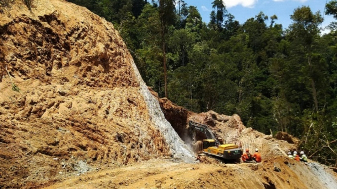 Proses Evakuasi Penambang Emas
