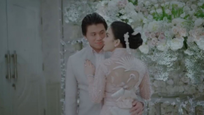 Syahrini dan Reino Barack
