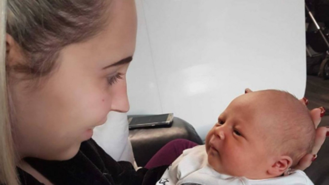 Kayleigh Evans dan bayinya