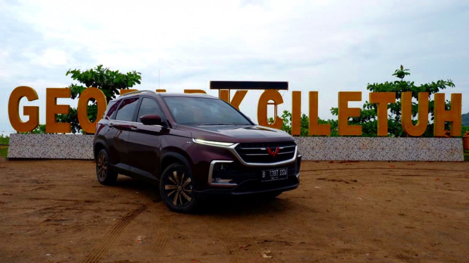 Wuling Almaz