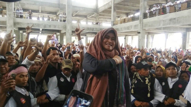 Neno Warisman di Masjid Al Mustofa, Jalan By Pass 2, Lombok Barat (Foto: Istimewa)
