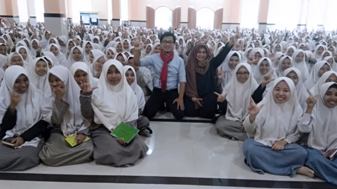 Neno Warisman di Pondok Pesantren Nurul Hikmah, Lombok Barat, NTB (FOTO: Istimewa)