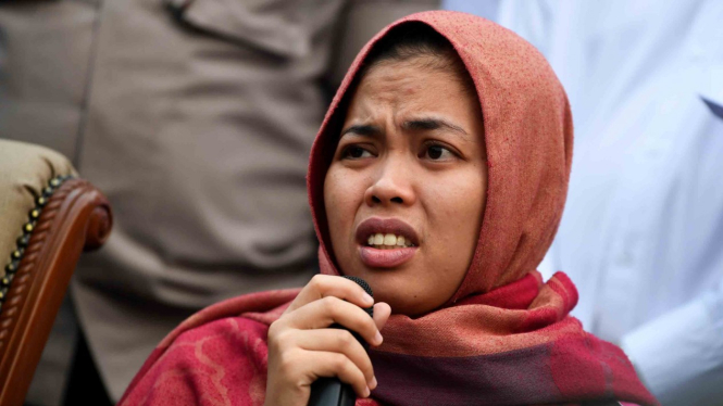 Siti Aisyah memberikan keterangan setibanya di Bandara Halim Perdanakusuma, Jakarta, Senin, 11 Maret 2019.
