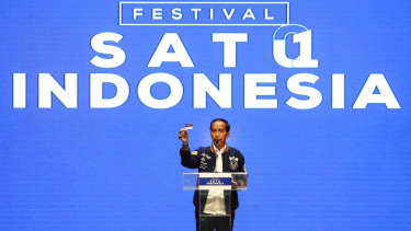 Calon Presiden nomor urut 01 Joko Widodo menyampaikan sambutan saat menghadiri Festival Satu Indonesia di Istora Senayan, Jakarta