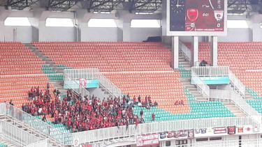 Suporter PSM Makassar vs Lao Toyota di Stadion Pakansari, Cibinong.