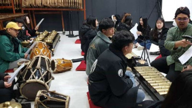 Mahasiswa Korsel belajar gamelan