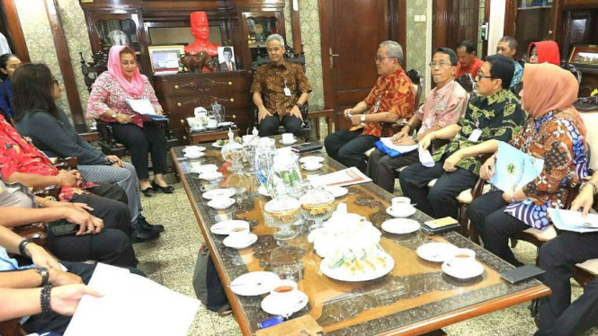 Gubernur Jawa Tengah, Ganjar Pranowo saat membahas apel 'Kita Merah Putih'.