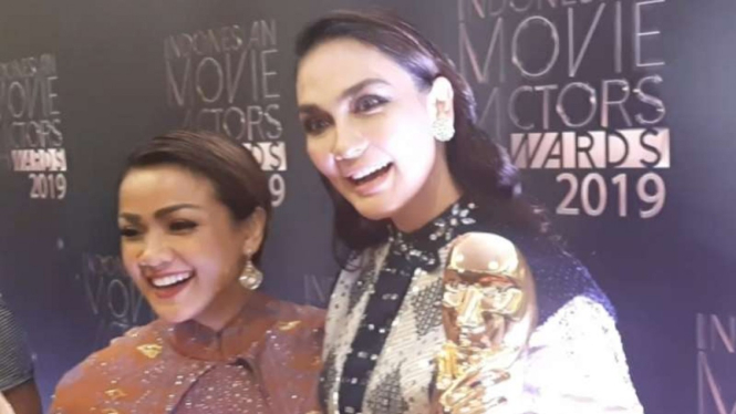 Luna Maya dan Nirina Zubir