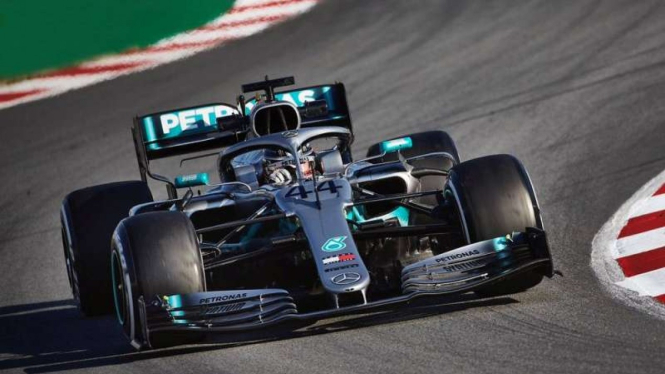 Pembalap Mercedes, Lewis Hamilton