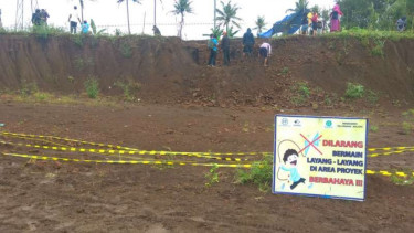 Proses eskavasi di Situs Sekaran proyek jalan tol Malang-Pandaan, Malang.