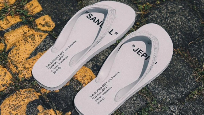 Sandal jepit.