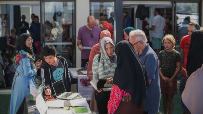 Lewat acara Mosque Open Day, warga lokal bisa bertanya soal Islam yang mungkin selama ini hanya didengar dari media.