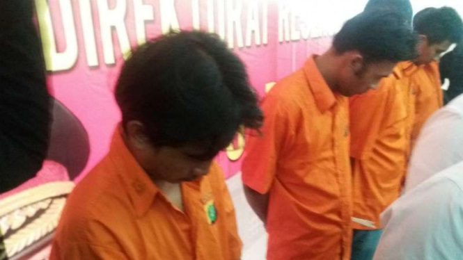 Pelaku pembajakan mobil tangki Pertamina diamankan petugas Polda Metro Jaya. 