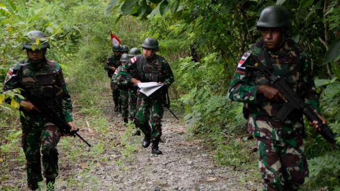 Ilustrasi Anggota Satuan Tugas Pengamanan Perbatasan (Satgas Pamtas) RI-Timor Leste dari satuan Yonif Raider 408/Suhbrastha berpatroli di daerah perbatasan Pos Salore Desa Salore, Kabupaten Belu  NTT Selasa, 19 Maret 2019.