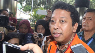Romahurmuziy sebelum menjalani pemeriksaan perdana di KPK 22 Maret 2019