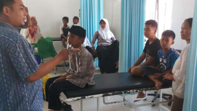 Anak-anak diduga keracunan mie telur gulung