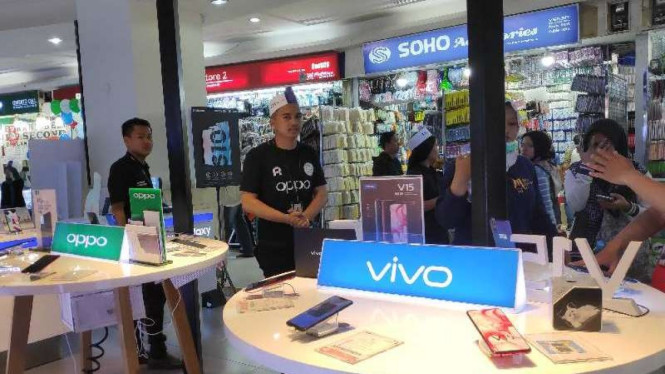 Produk Oppo dan Vivo.