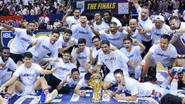 Selebrasi klub Stapac Jakarta usai merengkuh gelar IBL 2018/2019