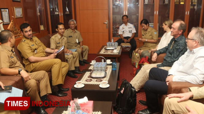 Pertemuan antara walikota dengan partner dari Swedia. (FOTO: Humas pemkot for TIMES Indonesia)