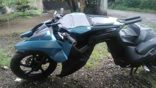 Yamaha Mio disulap jadi Batpod Batman.