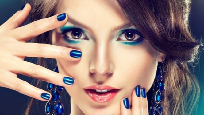 Ilustrasi Pengguna Make Up