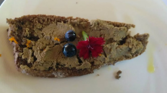 Chicken Liver Patte dengan Bruschetta ala hotel Royal Tulip Gunung Geulis Bogor