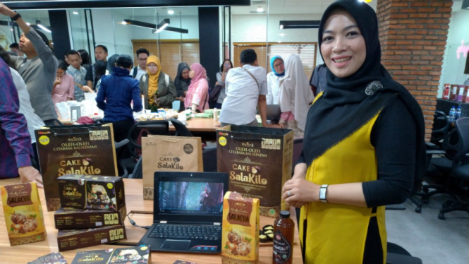 Riswahyuni, pengusaha kuliner berbahan dasar buah salak.