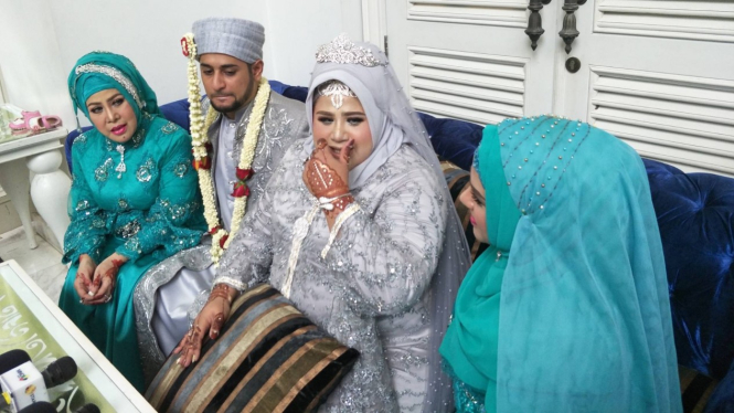 Elvy Sukaesih dan Dhawiya