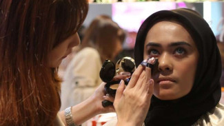 Tips Cantik Bermake-up untuk Kulit Berminyak