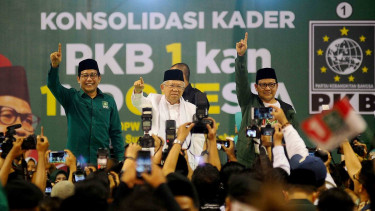 Ketum PKB Cak Imin (kanan) bersama cawapres Maruf Amin