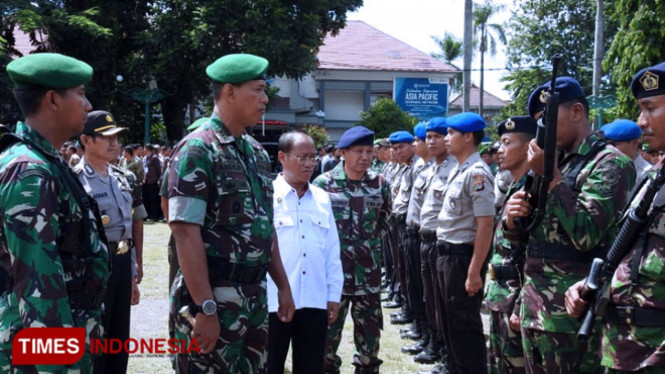 Suasana Apel gelar pasukan dalam rangka pengamanan kunjungan Wapres RI Jusuf Kalla ke Lombok, di Lapangan Sangkareang, Kota Mataram, Kamis (4/4/2019).(FOTO: Penrem WB for TIMES Indonesia)