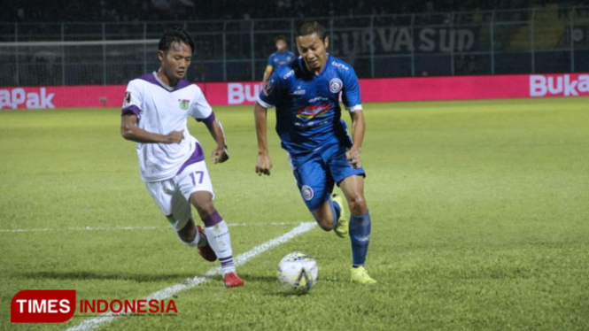 Pemain Arema Fc, Dendi Santoso (kanan). (FOTO : Tria Adha/TIMES Indonesia)
