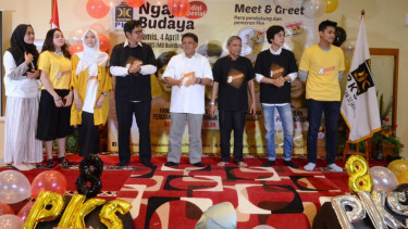 Presiden PKS Mohamad Sohibul Iman (tengah) saat acara Meet and Greet Film 8Stories.